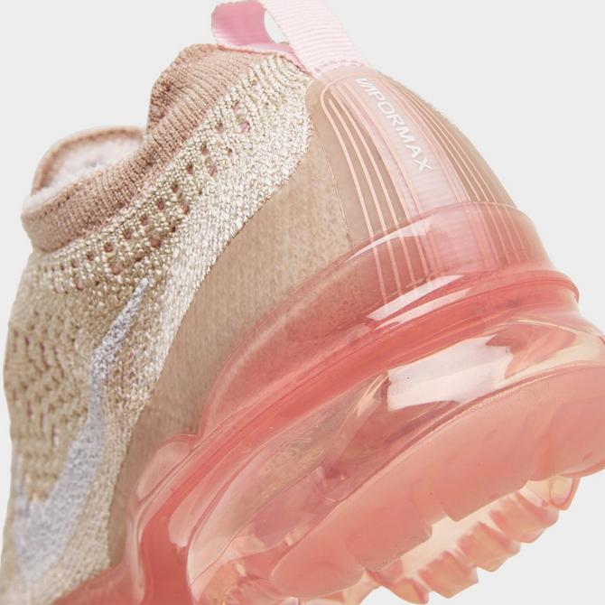 womens pink vapormax outfit