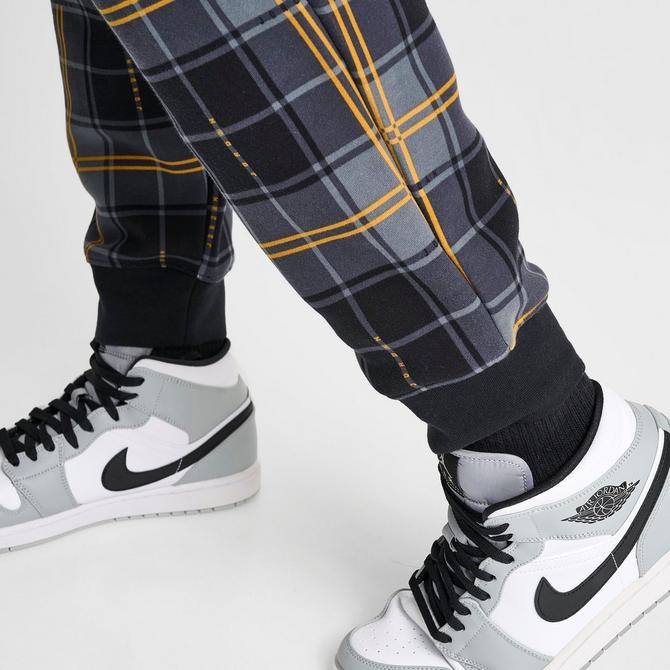 Jordan 1 mid online with joggers