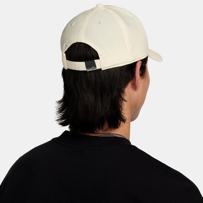 Nike cap silver logo hotsell