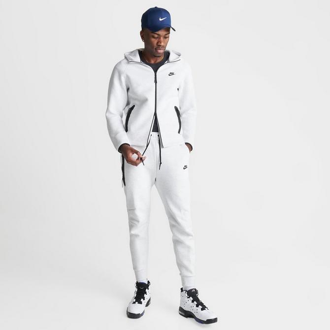 Nike Sportswear Tech Fleece Joggers / White