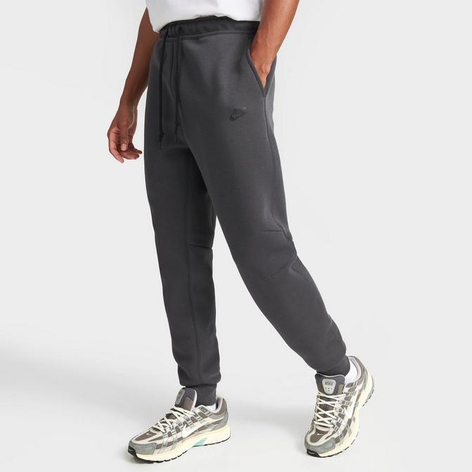 Tech fleece best sale joggers black