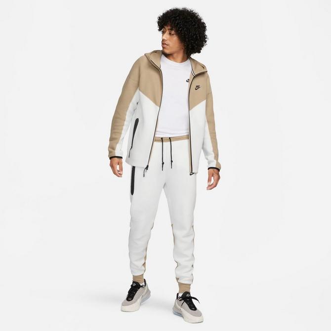 Nike Sportswear Tech Fleece OG Men's Slim Fit Jacket.