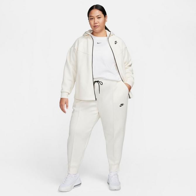 Nike Women's Sportswear Essential Fleece Pant-Plus Size - Hibbett