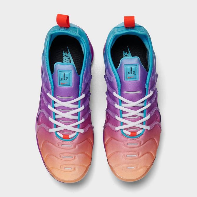 Pink and orange vapormax sales plus