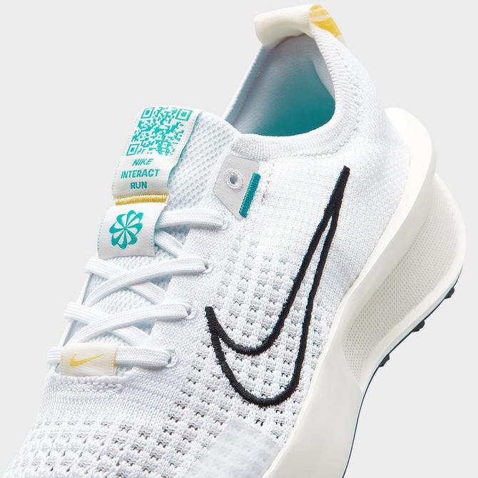 White and gold nike running clearance shoes