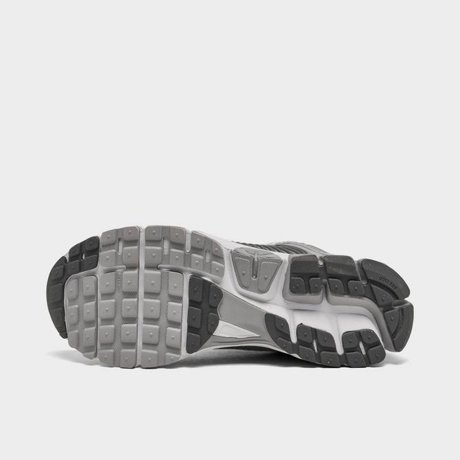 Bottom view of Men's Nike Zoom Vomero 5 Casual Shoes in Wolf Grey/Metallic Silver/Cool Grey/White Click to zoom