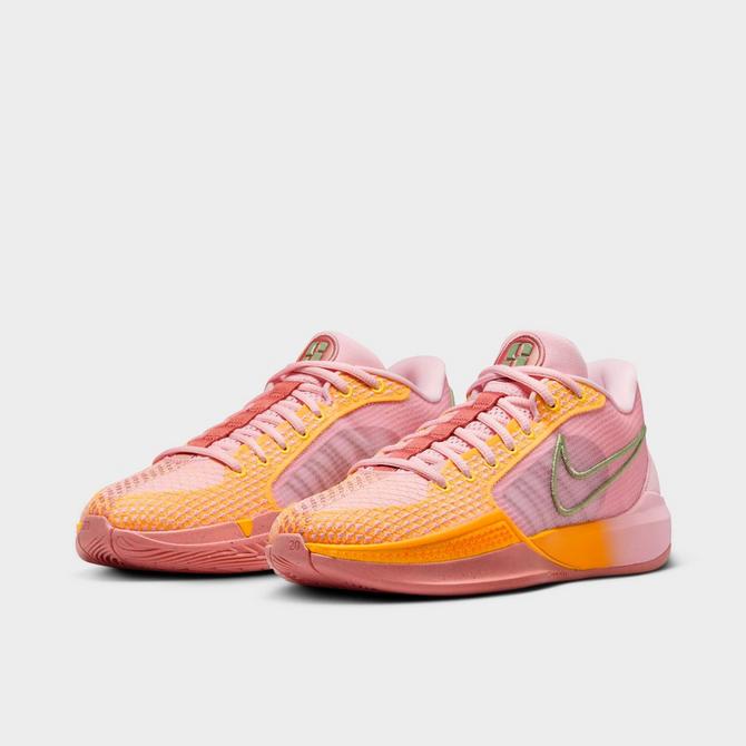 Pink nike 2024 basketball shoes womens