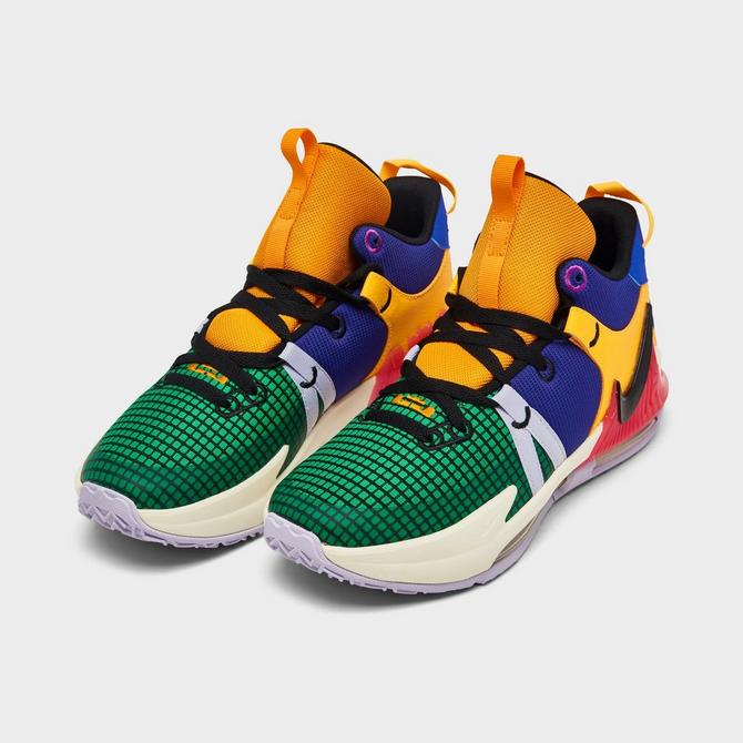 Big kid best sale lebron shoes