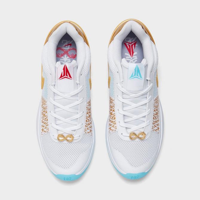 White and gold 2024 nike basketball shoes