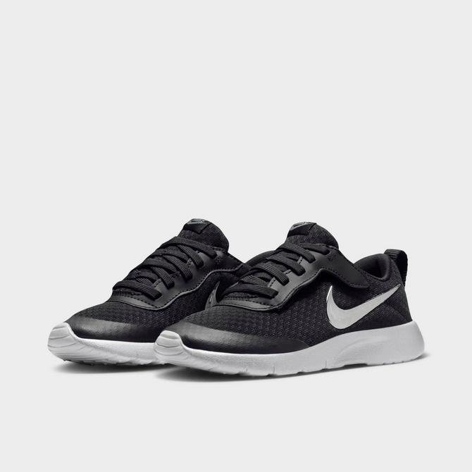 Nike tanjun se shoes best sale