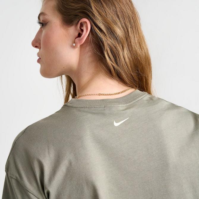 Women's nike dry swoosh best sale colorblocked training crew shirt