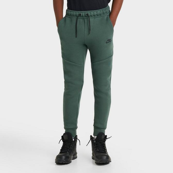 Nike Winterized sold Tech Fleece Pants Joggers Sweats BRAND NEW W/TAGS (Boy’s Medium)