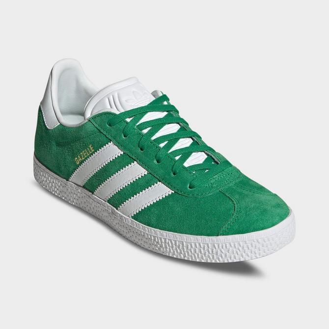 Three Quarter view of Big Kids' adidas Originals Gazelle Casual Shoes in Green/White/Gold Metallic Click to zoom