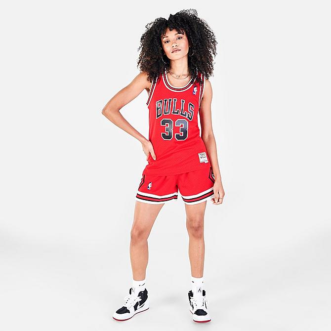 Scottie Pippen Chicago Bulls White Stripe Youth 8-20 Hardwood Classic Soul Swingman Player Jersey - Small 8 : Sports & Outdoors