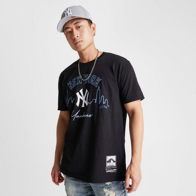 Men's Mitchell & Ness MLB New York Yankees Statue of Liberty Skyline  Graphic T-Shirt