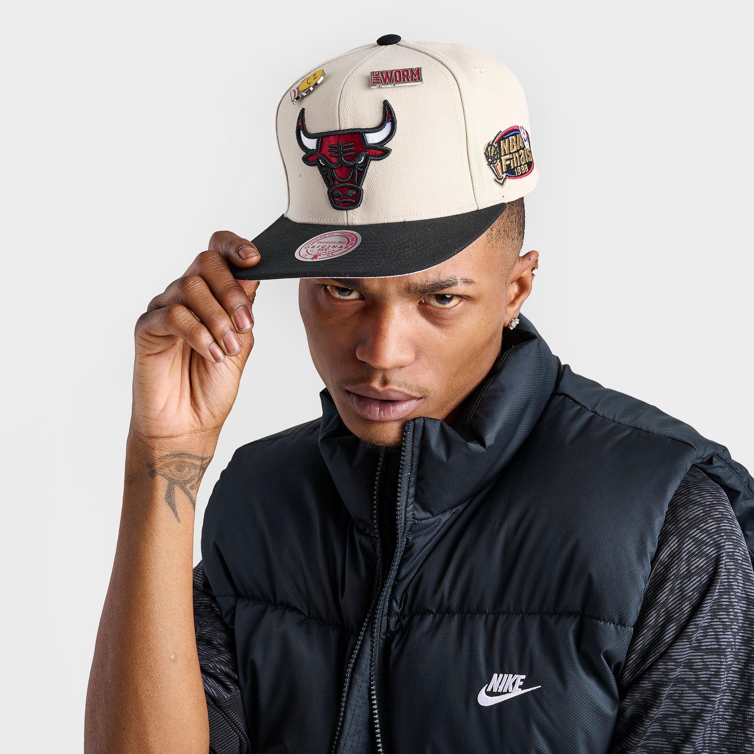 Mitchell & Ness Pink Under Finals Snapback HWC Chicago Bulls