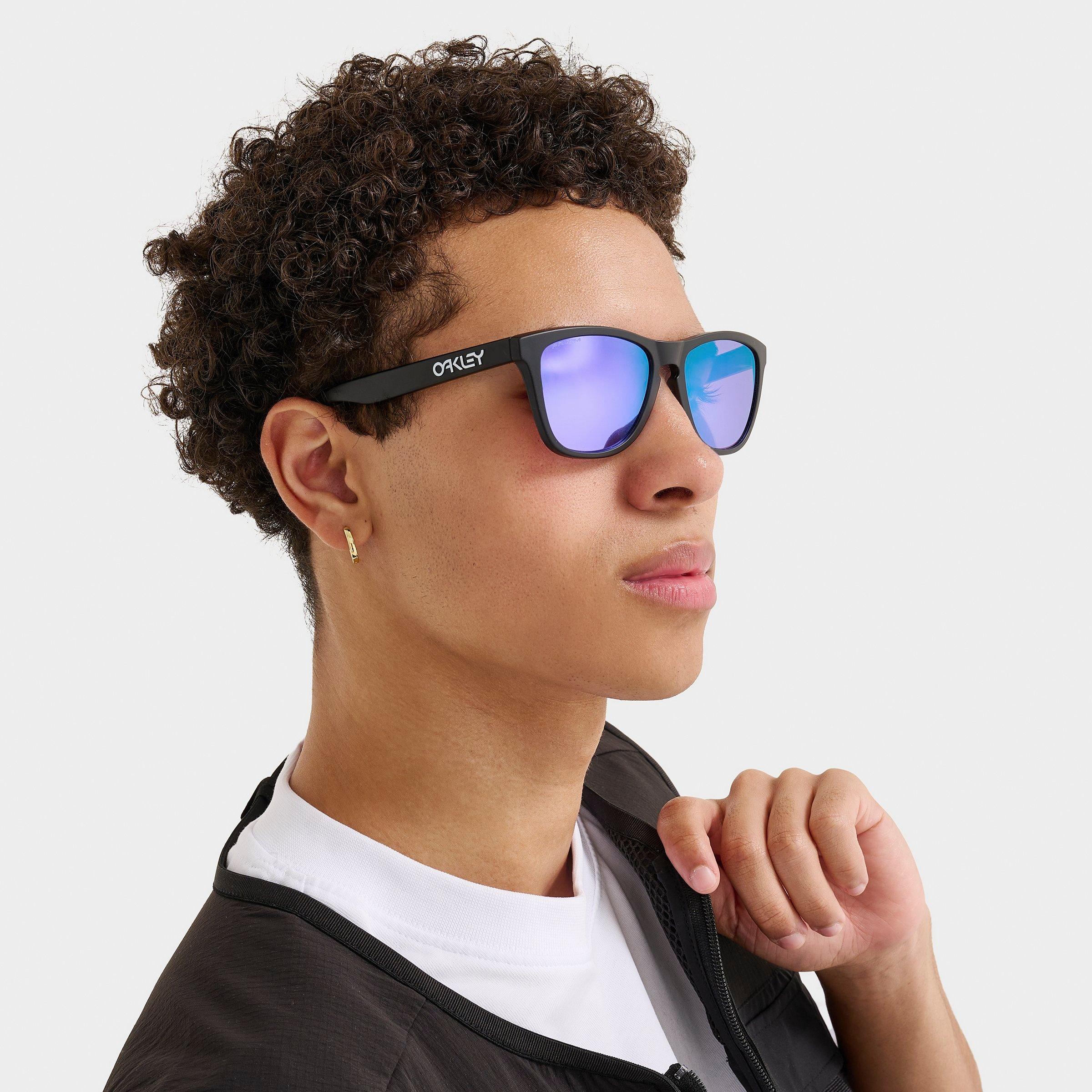 Oakley Frogskins Sunglasses in Prizm Sapphire/Black