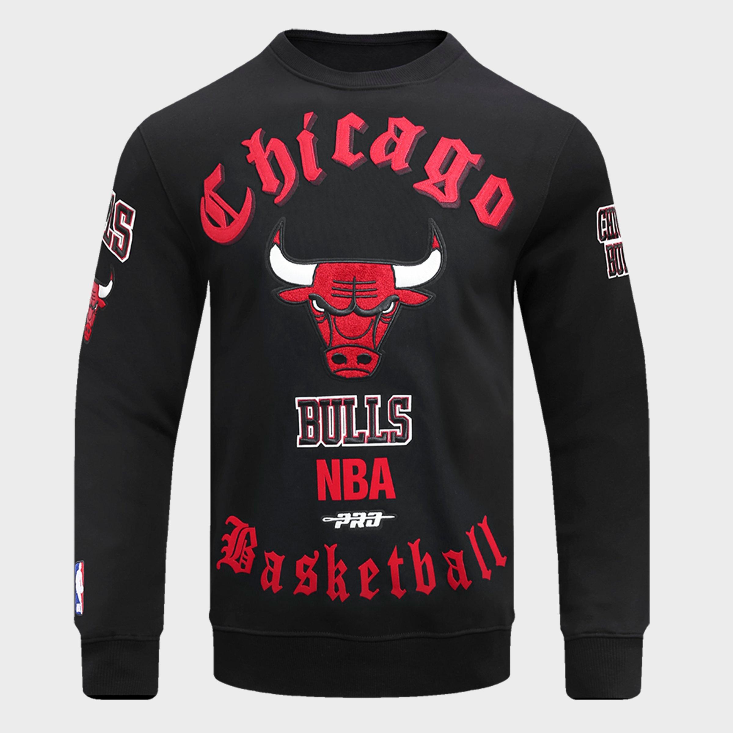 Pro Standard Men's Chicago Bulls NBA Old English Fleece Crewneck Sweatshirt in Black Size: 3XL