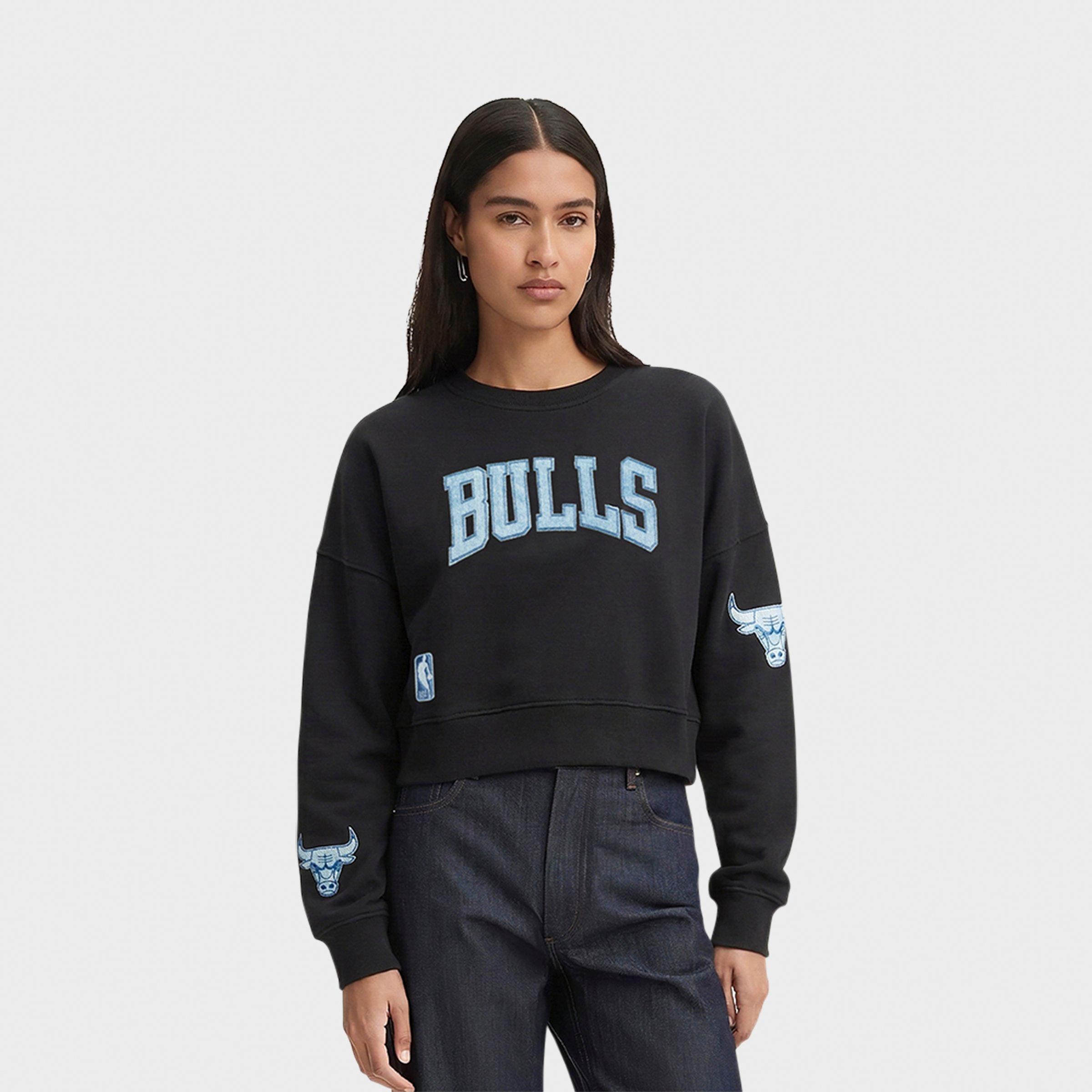 Pro Standard Women's Chicago Bulls NBA Varsity Blues Fleece Crewneck Sweatshirt