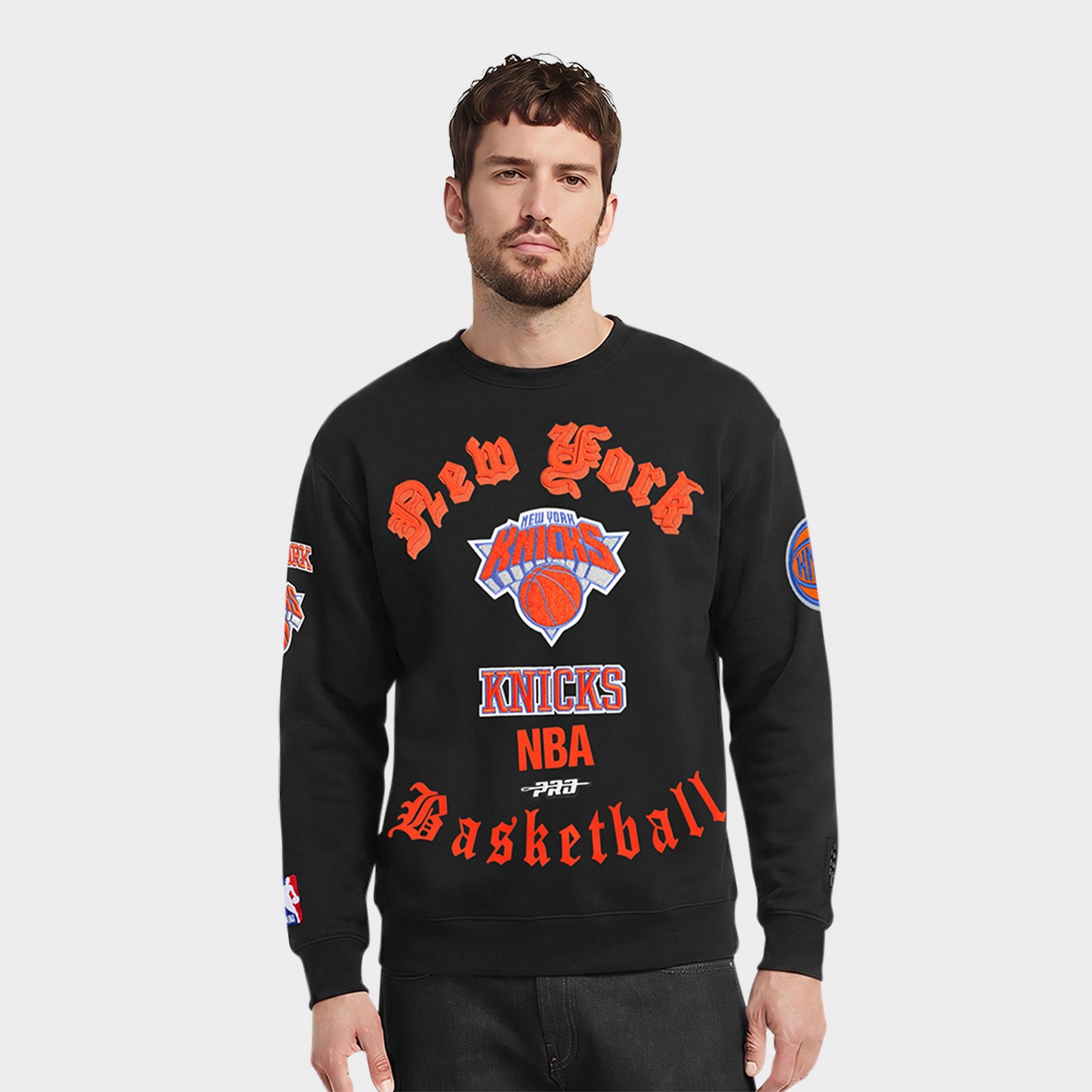 Pro Standard Men's New York Knicks NBA Old English Fleece Crewneck Sweatshirt in Black Size: Medium