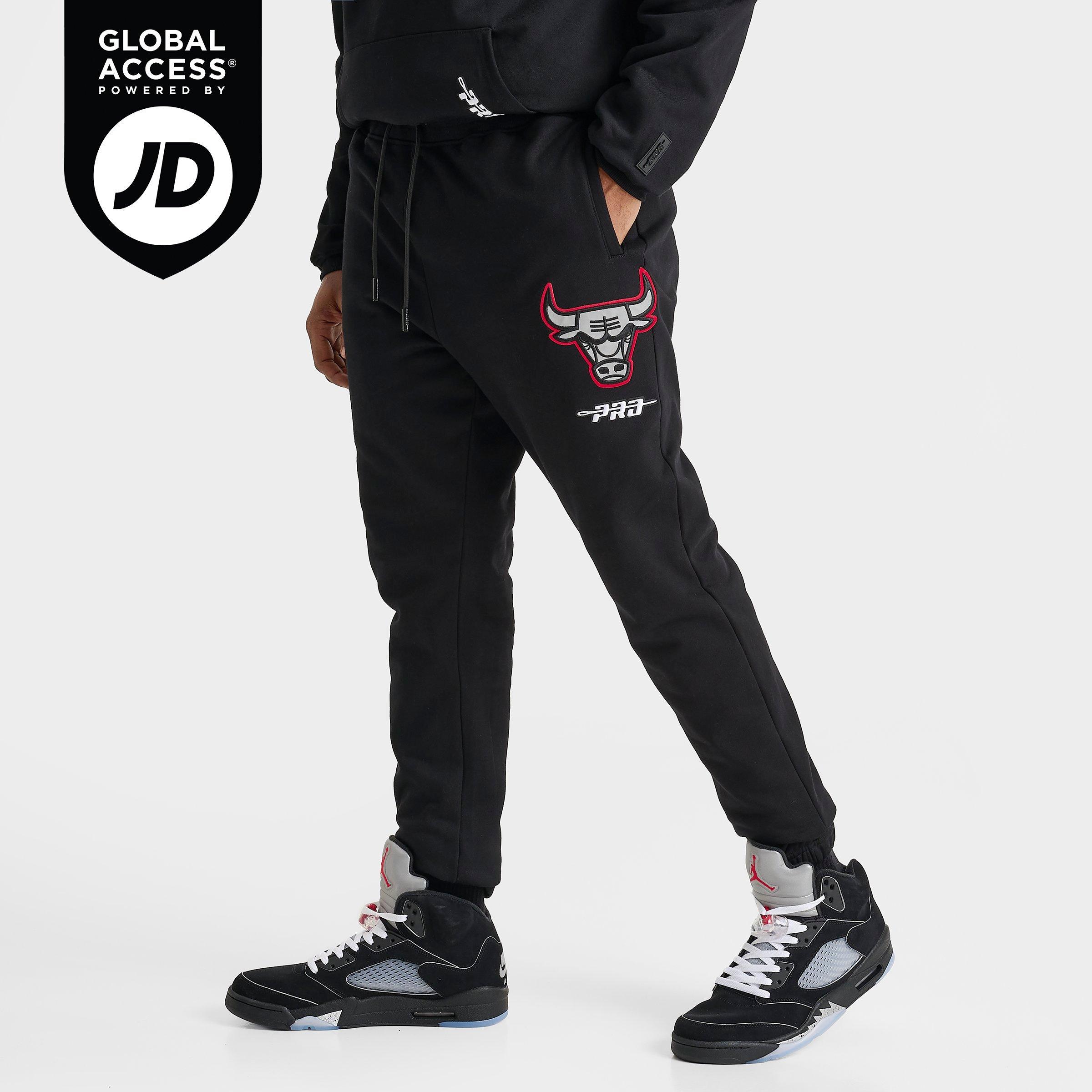 Pro Standard Men's Chicago Bulls NBA Reflective Logo Fleece Jogger Pants in Black/Reflective Size: Medium