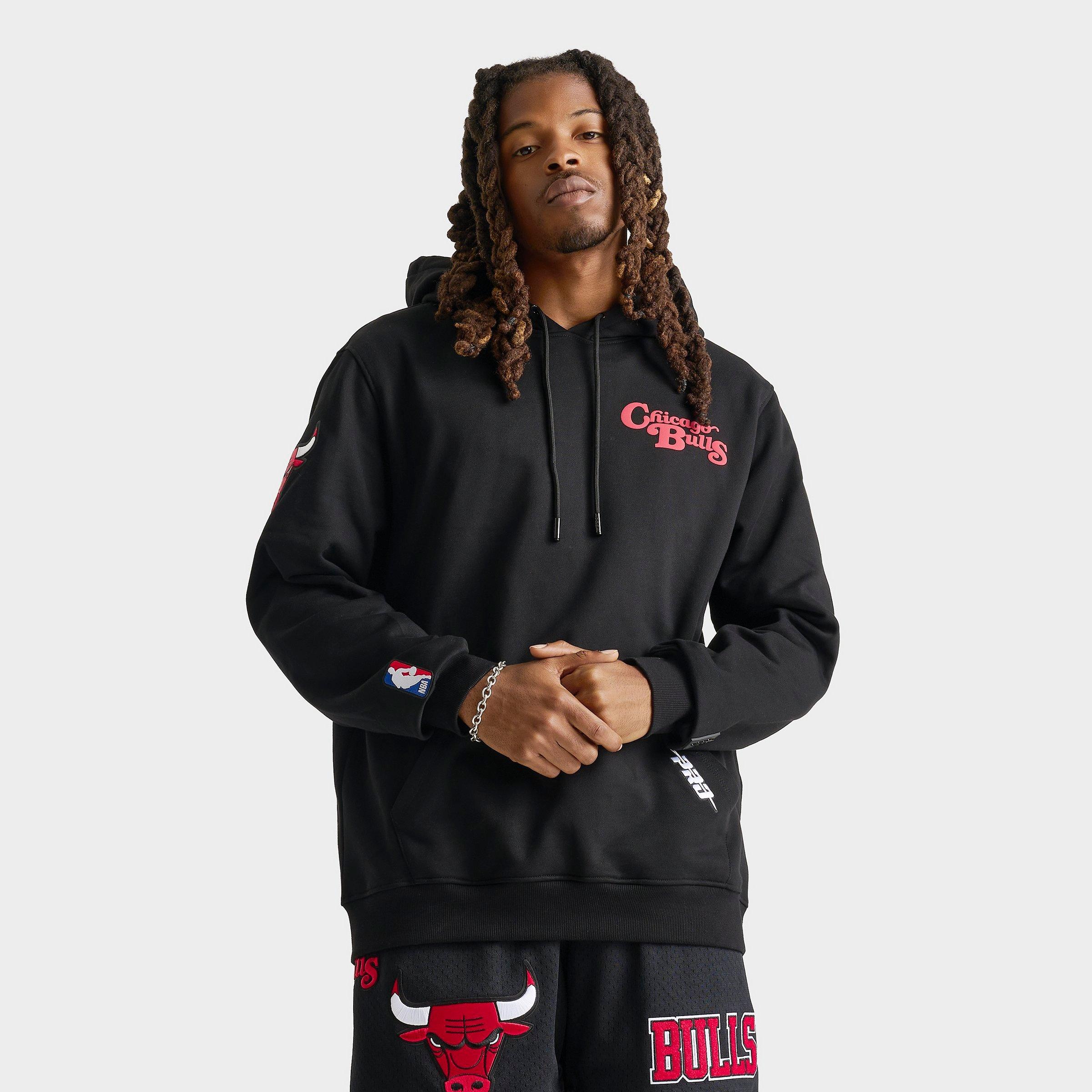 Pro Standard Men's Chicago Bulls NBA Souvenir Fleece Pullover Hoodie in Black/Red Size: Medium