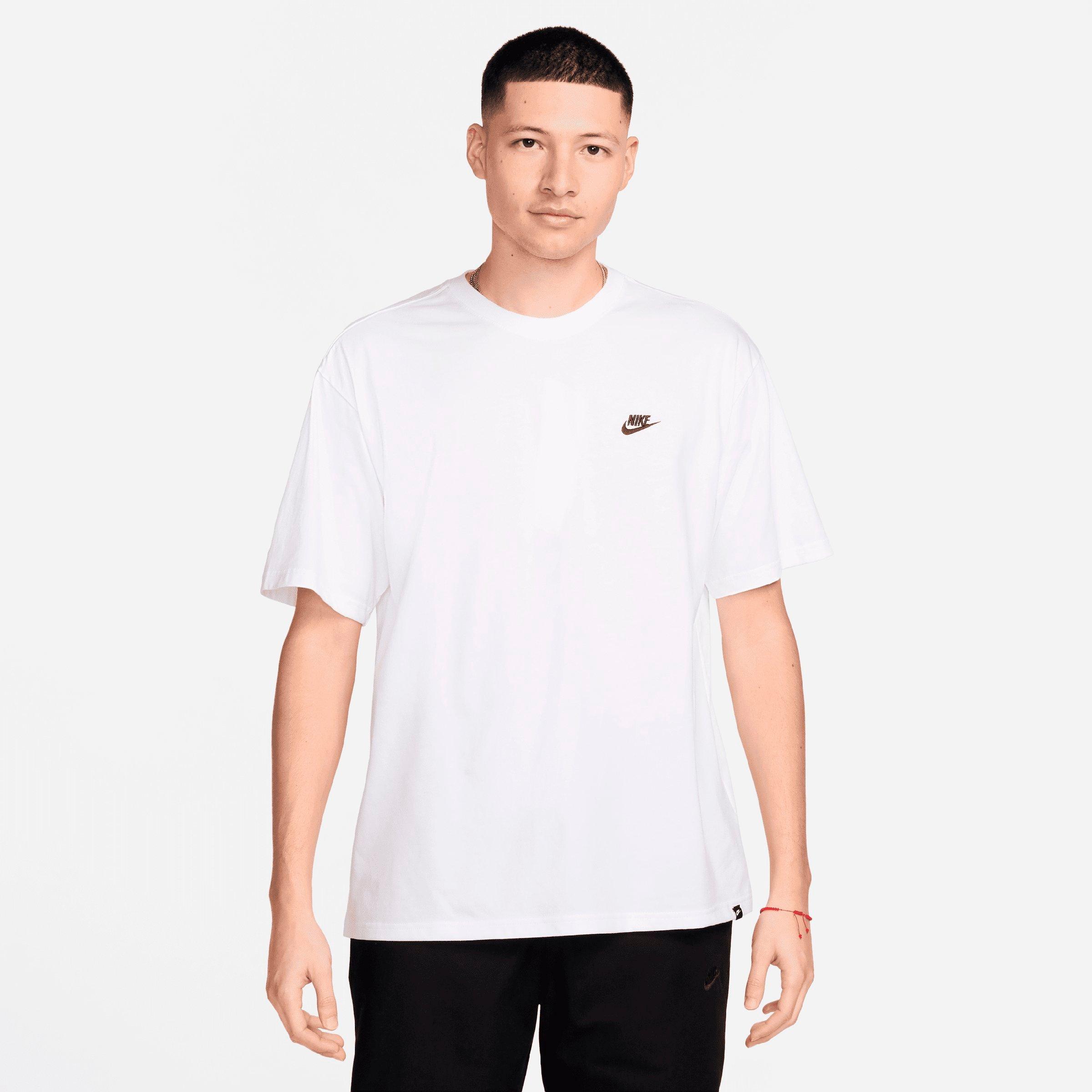 Nike Men's Sportswear Club Loose T-Shirt in White Size: Medium