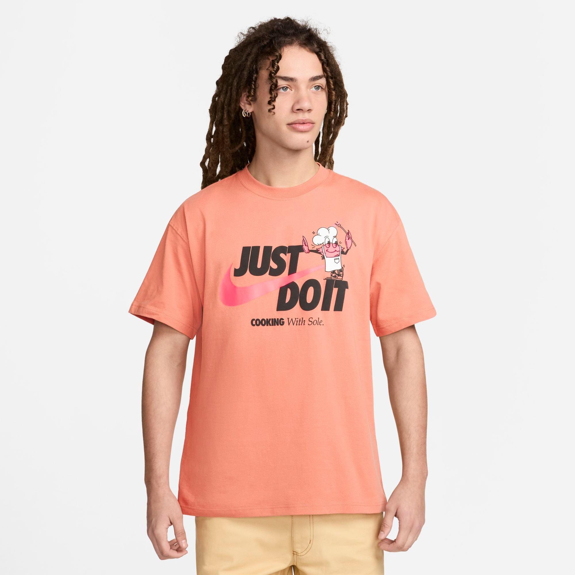 Nike Men's Sportswear Max90 T-Shirt in Terra Blush Size: Medium