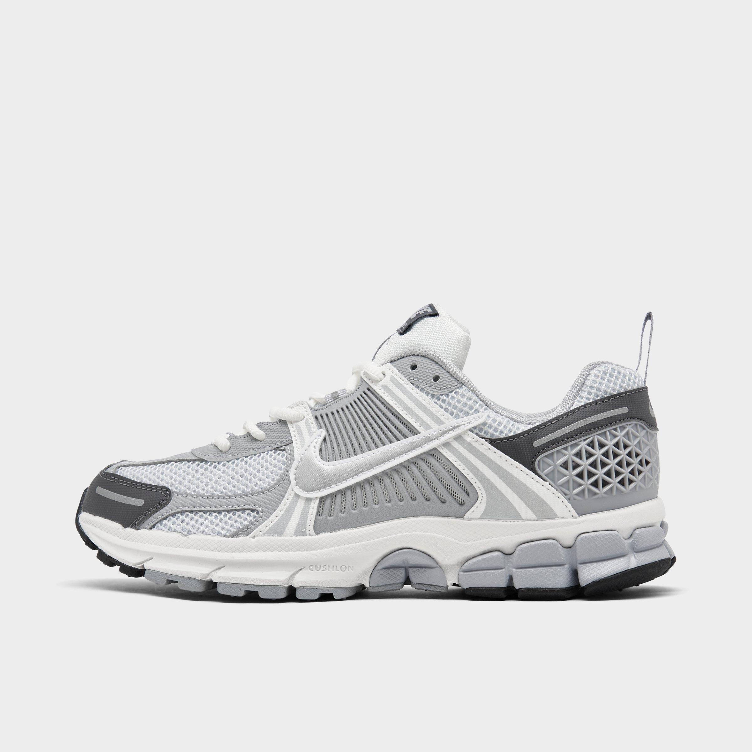 Nike Big Kids Vomero 5 Casual Shoes in PURE PLATINUM/METALL Size: 3.5