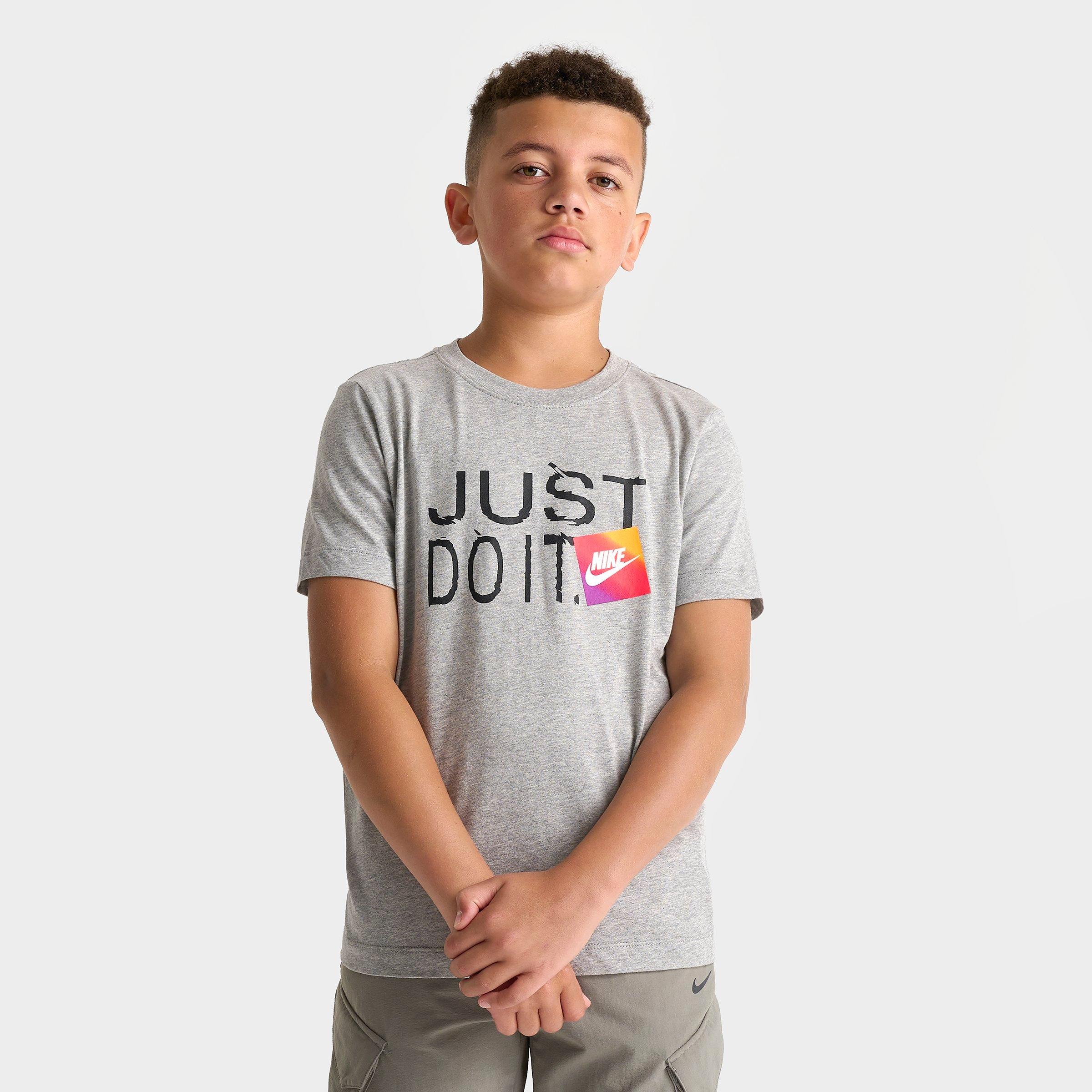 Nike Big Kids Just Do It Patch T-Shirt in Grey Heather Size: Small