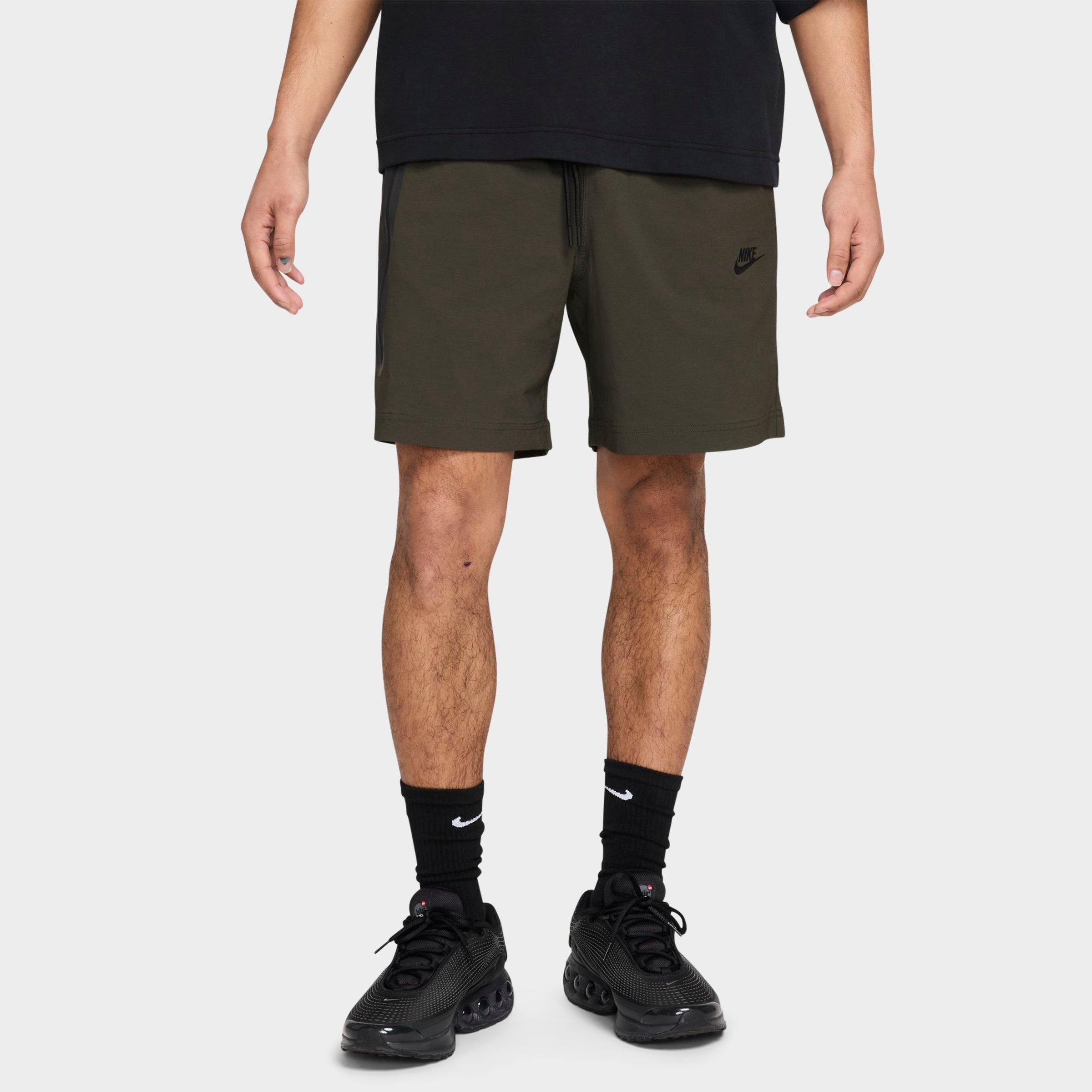 Nike Men's Tech 6" Woven Shorts in SEQUOIA/BLACK Size: Medium