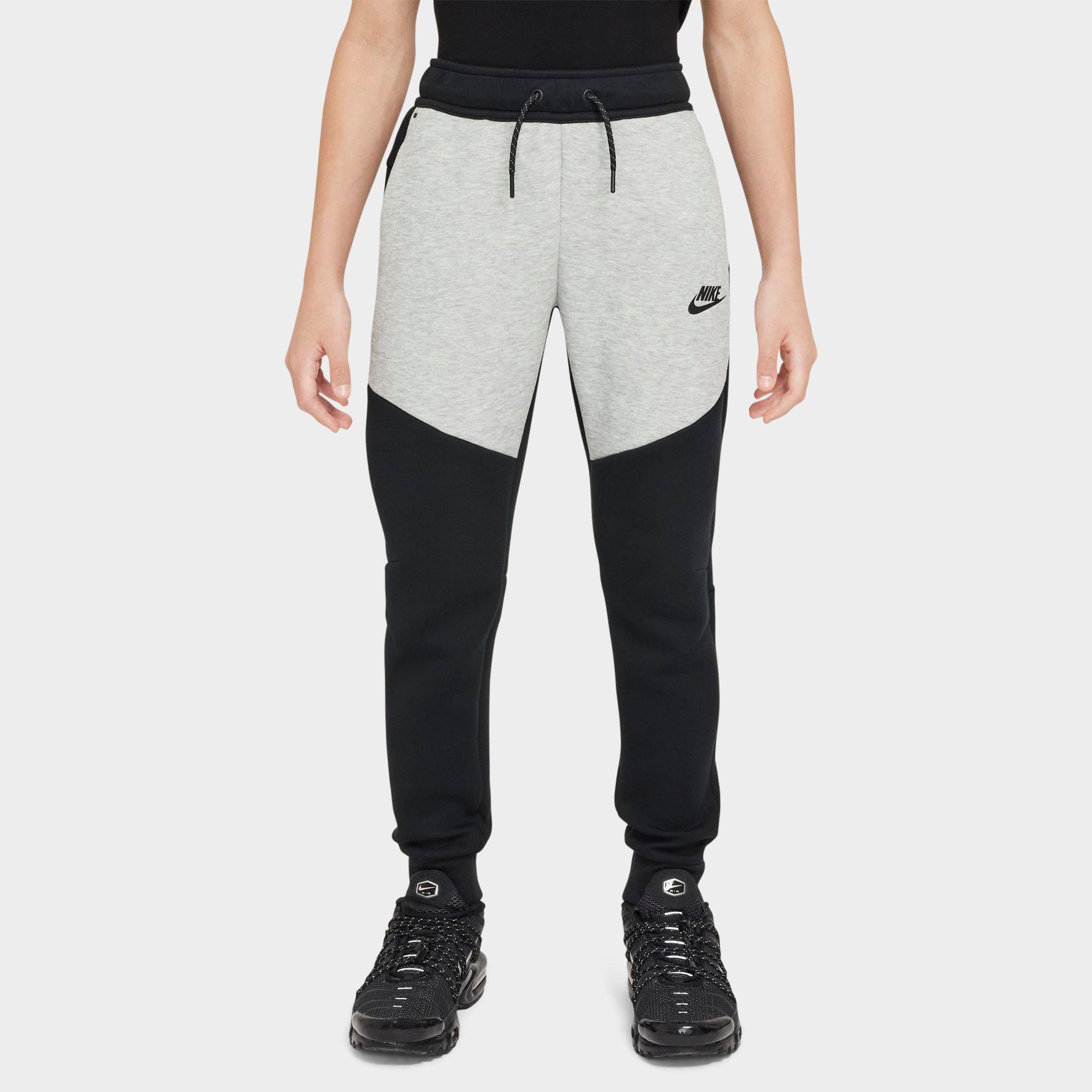 Nike Kids Sportswear Tech Fleece Reflective Jogger Pants in Black/Dark Grey Heather/Black Size: XS