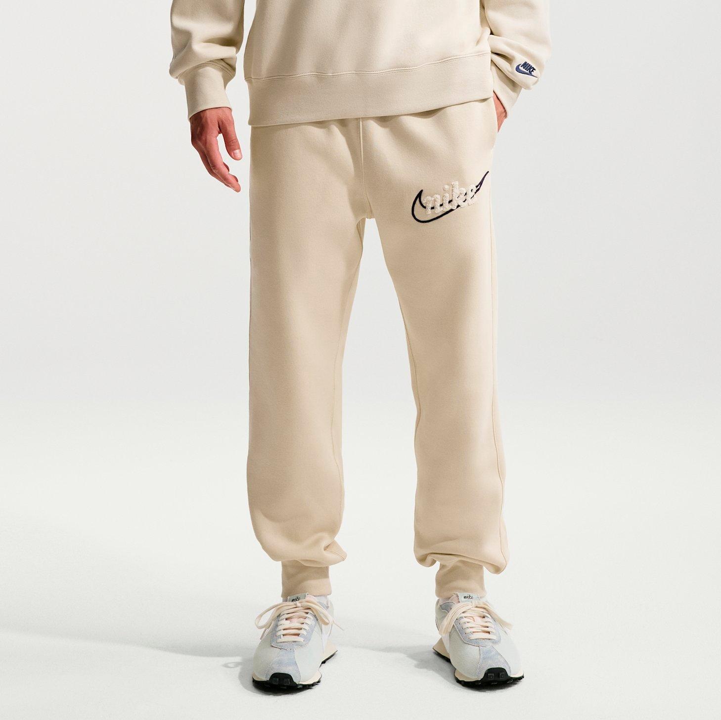 Nike Men's Sportswear Club Chenille Script Fleece Jogger Pants in Light Khaki/Light Khaki/Obsidian Size: Large