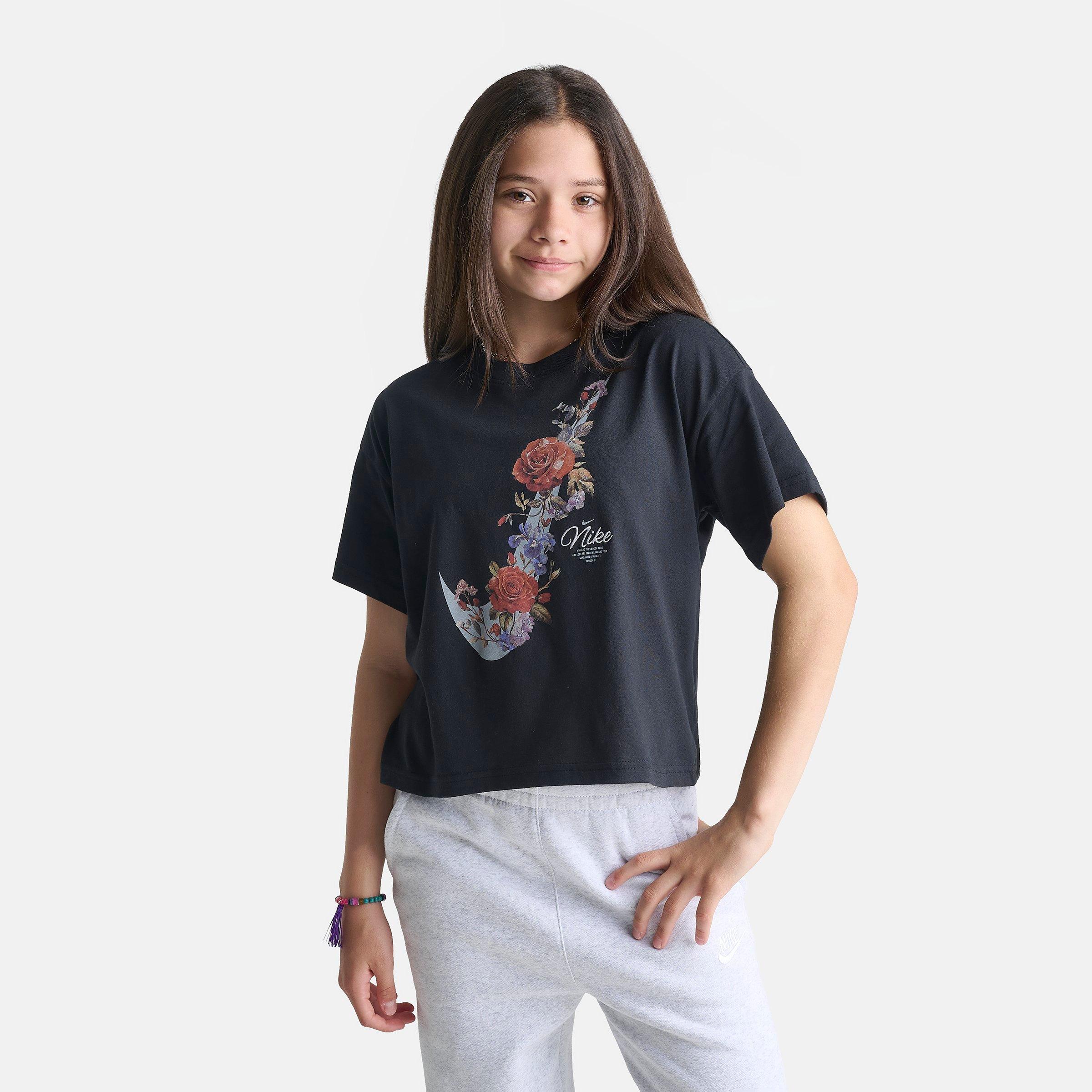 Nike Girls Big Kids Sportswear Essentials Bloom Boxy T-Shirt in Black/Wolf Grey Size: Large