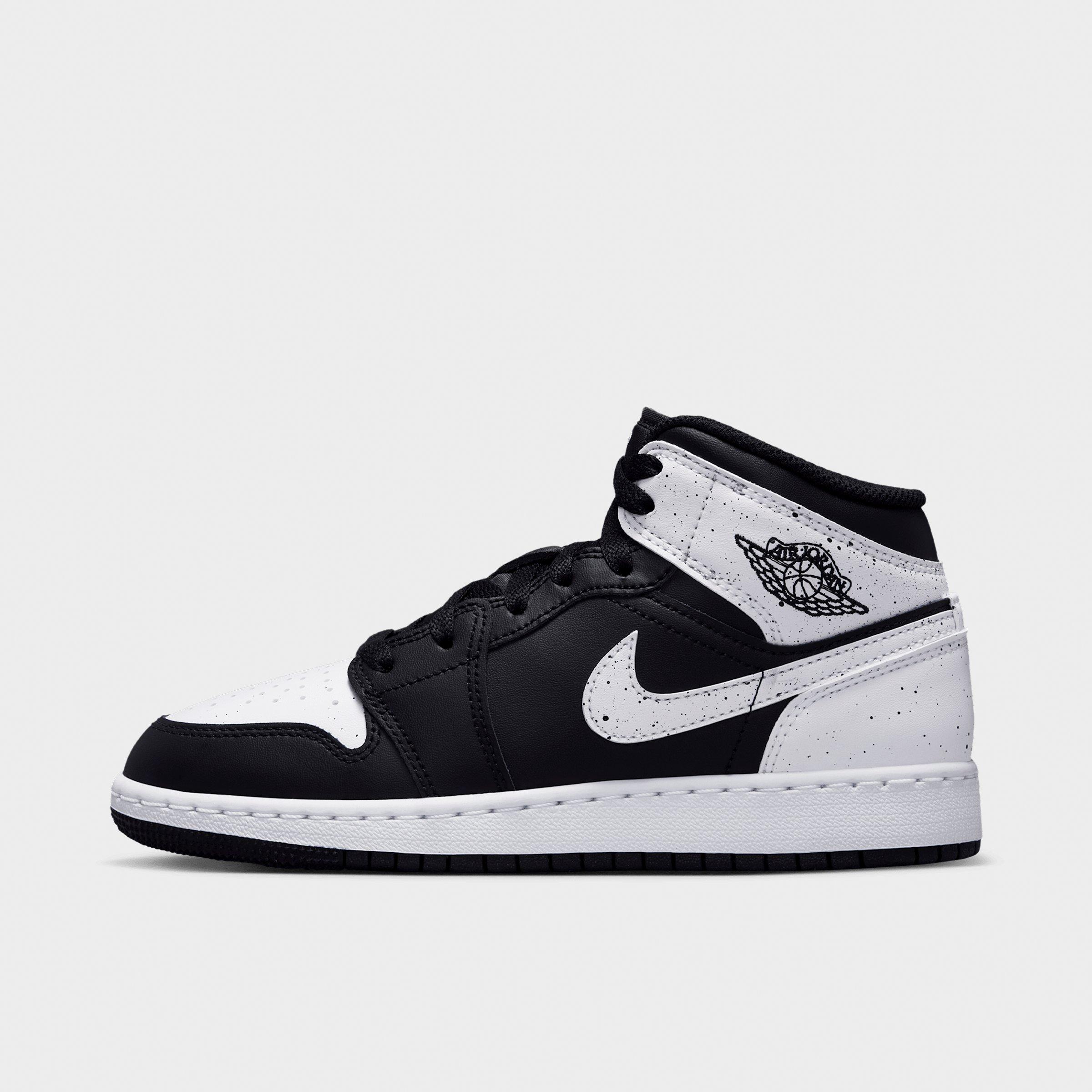 Jordan Big Kids Air Retro 1 Mid Casual Shoes in Black/White Size: 7.0
